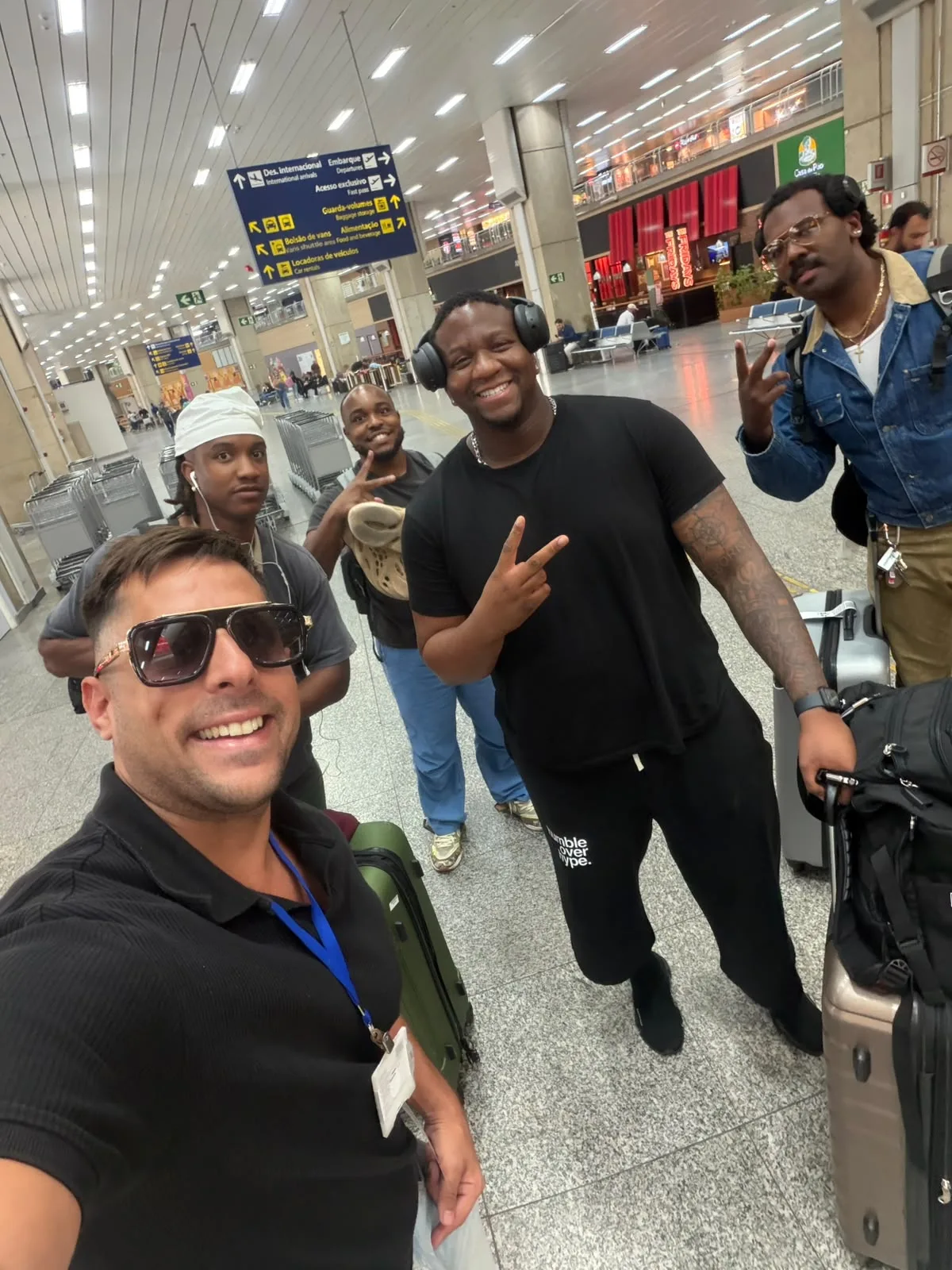 Fidel welcoming a group of Atlas travelers at the airport